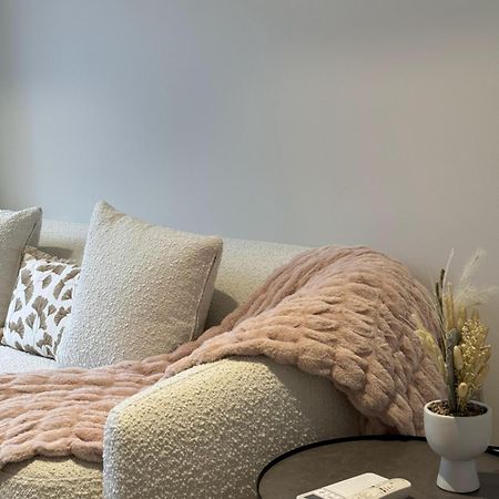 Appartamento Black-Luxe Living In The Heart Of City Christchurch Esterno foto