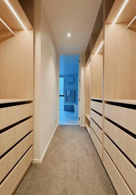 Appartamento Black-Luxe Living In The Heart Of City Christchurch Esterno foto