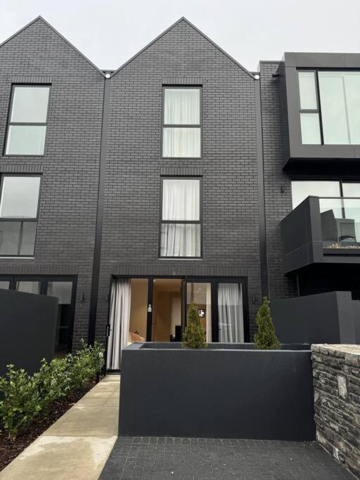 Appartamento Black-Luxe Living In The Heart Of City Christchurch Esterno foto