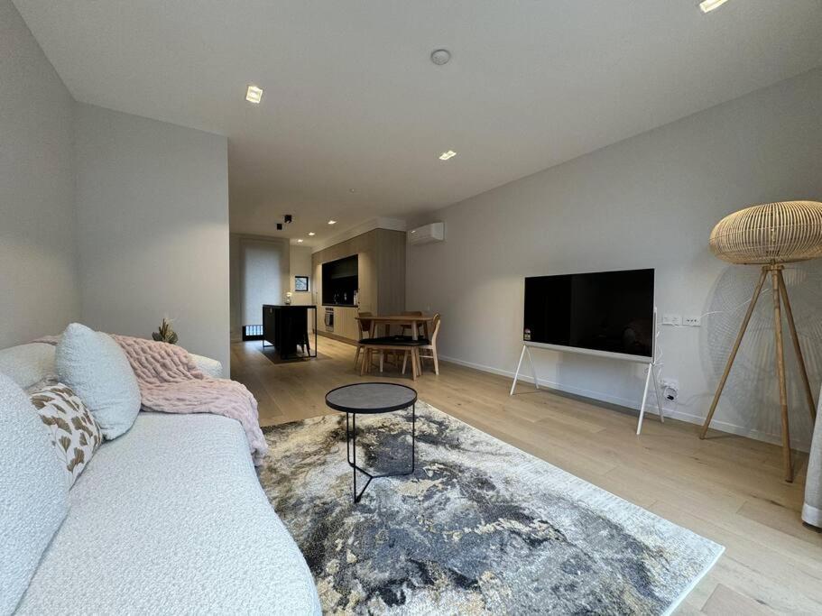 Appartamento Black-Luxe Living In The Heart Of City Christchurch Esterno foto